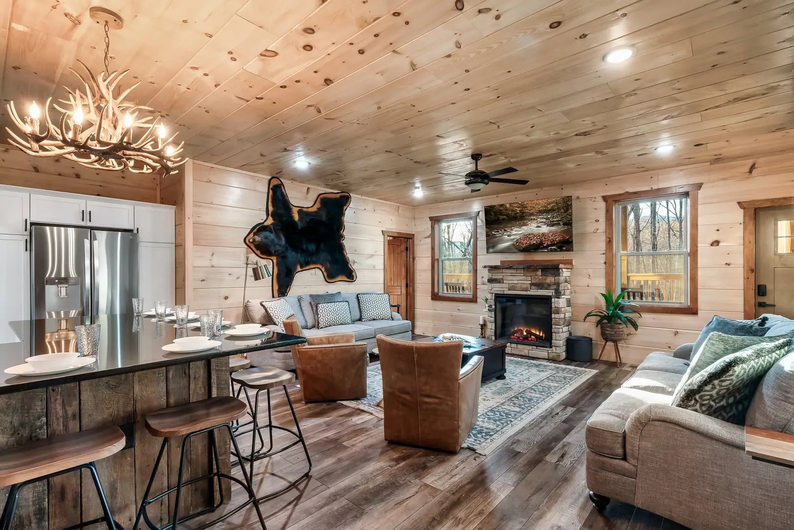 Luxury Cabin 5 min Smoky Mtns + Indoor Pool — photo 2