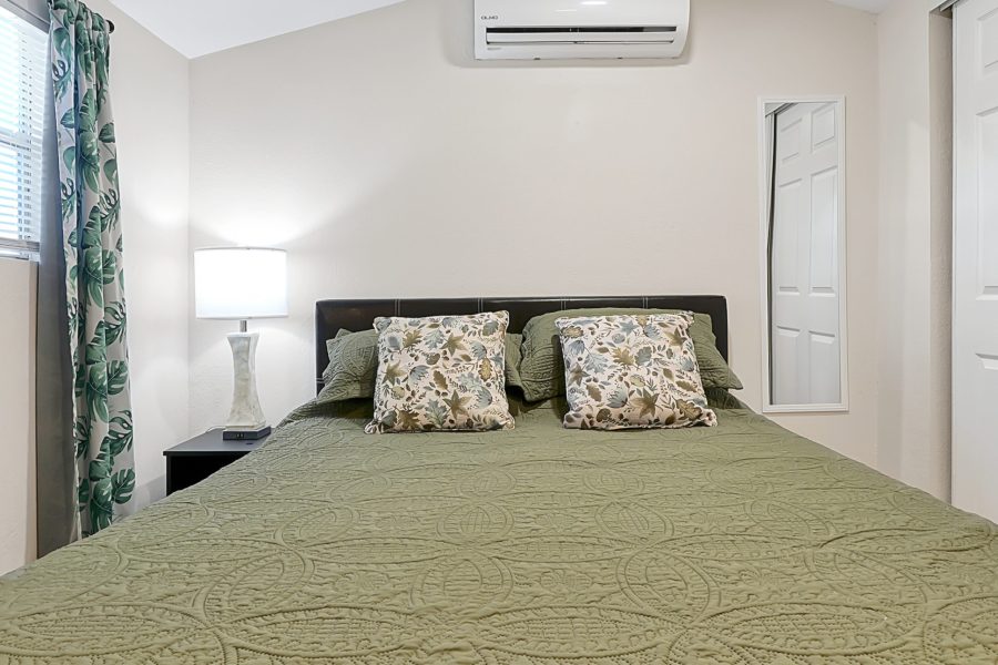 Cozy Studio 10 min to Airport + Private Entry