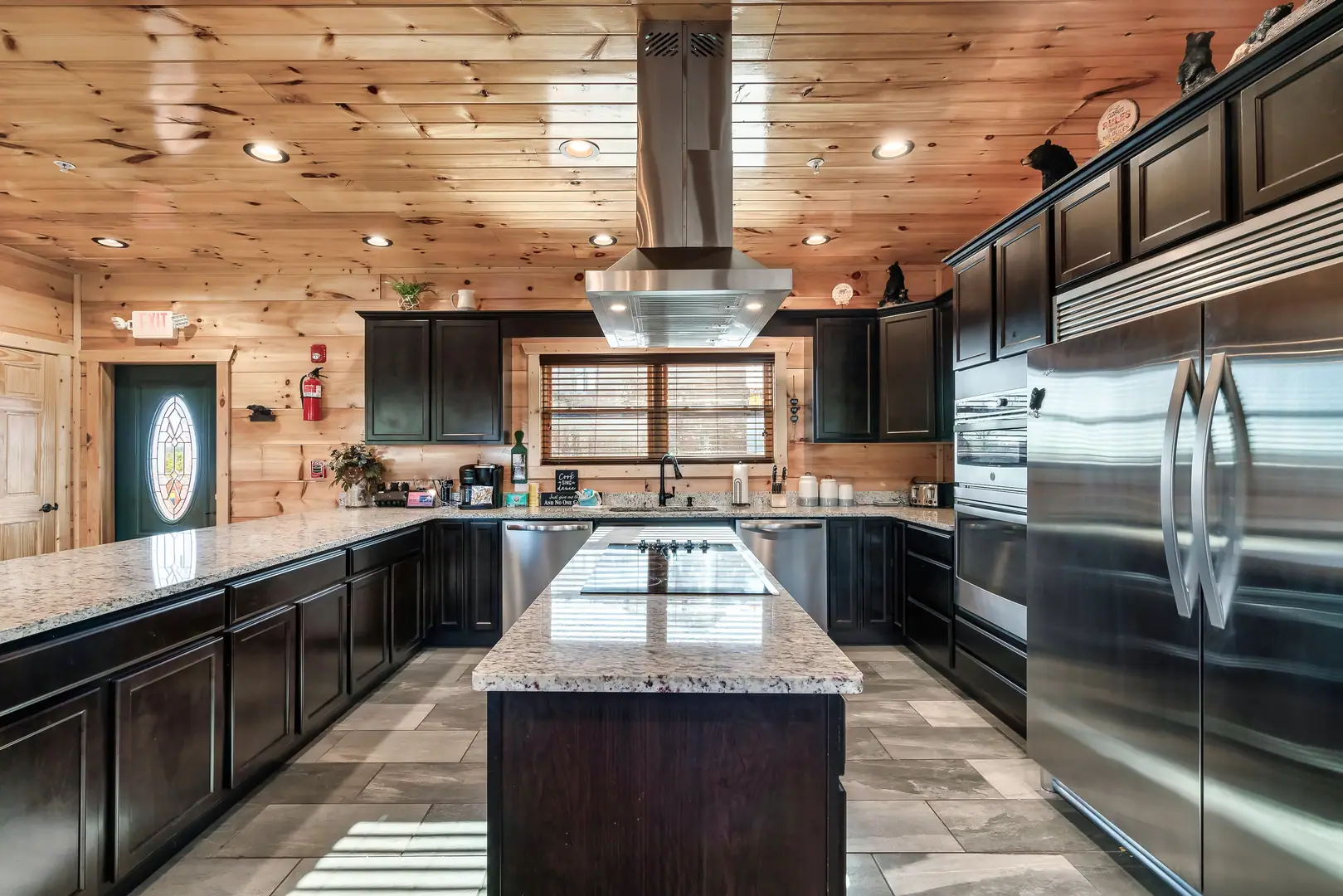 Cabin with beautiful views of the Smokies 6BR/8BA