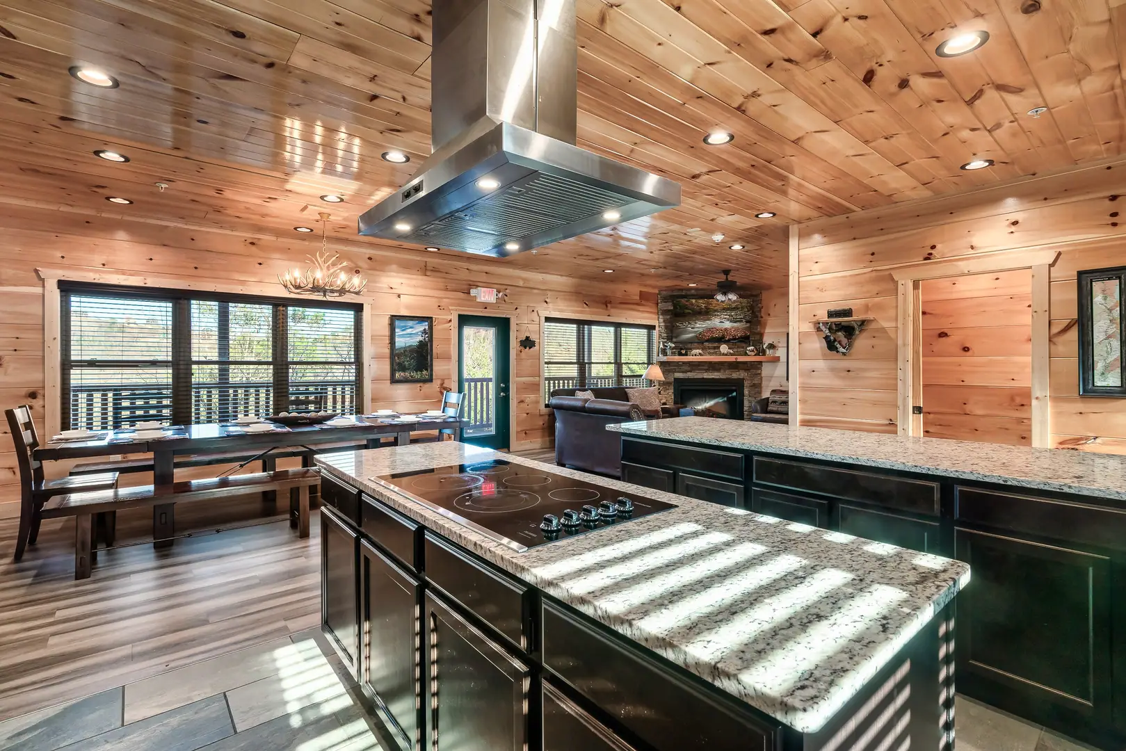 Cabin with beautiful views of the Smokies 6BR/8BA