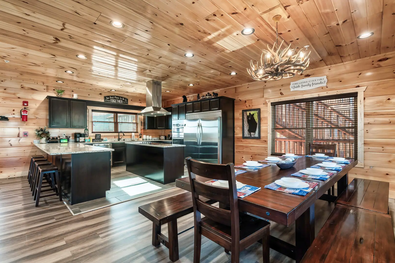 Cabin with beautiful views of the Smokies 6BR/8BA