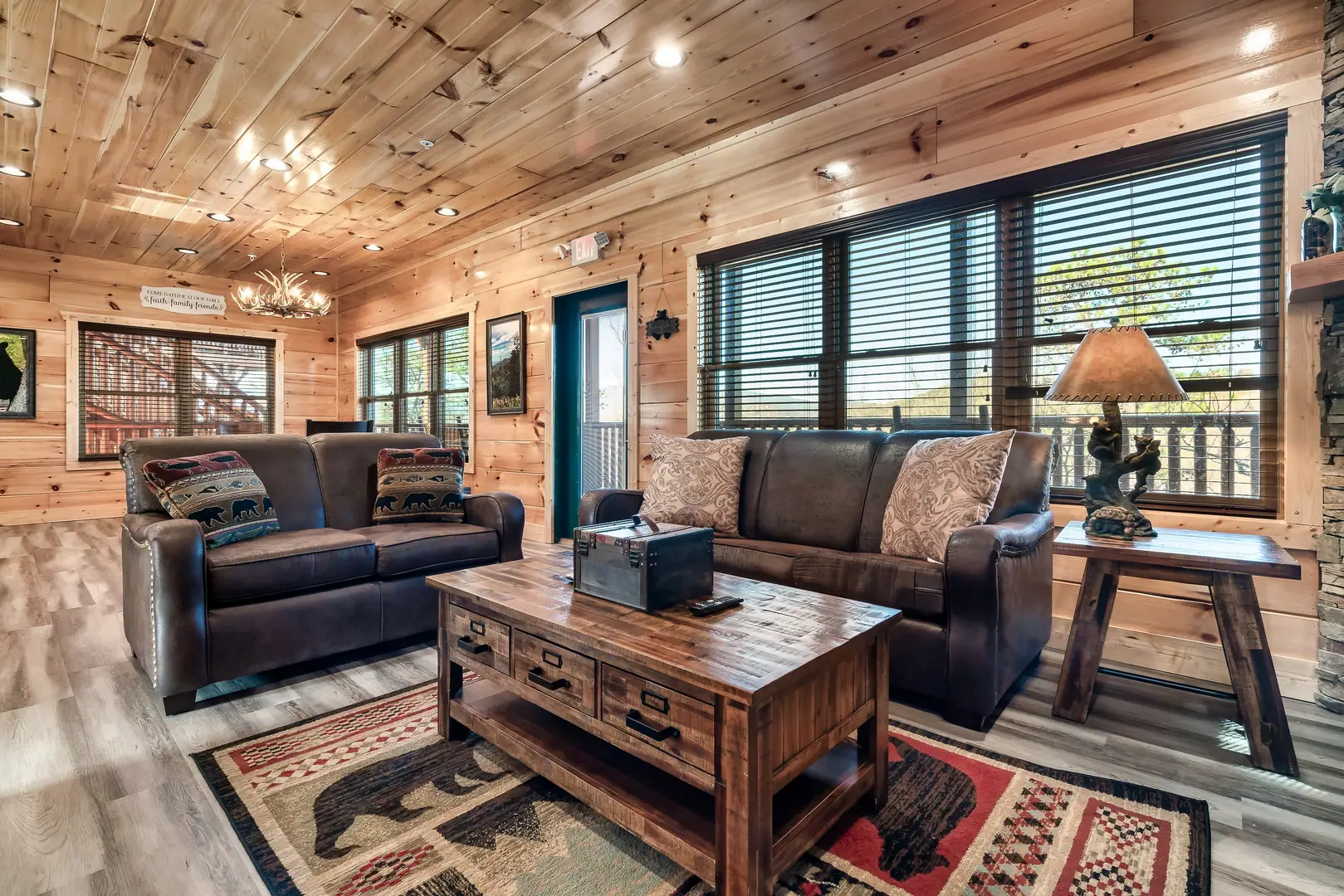 Cabin with beautiful views of the Smokies 6BR/8BA