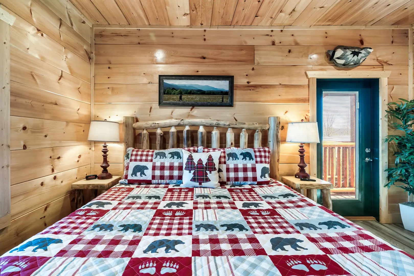 Cabin with beautiful views of the Smokies 6BR/8BA