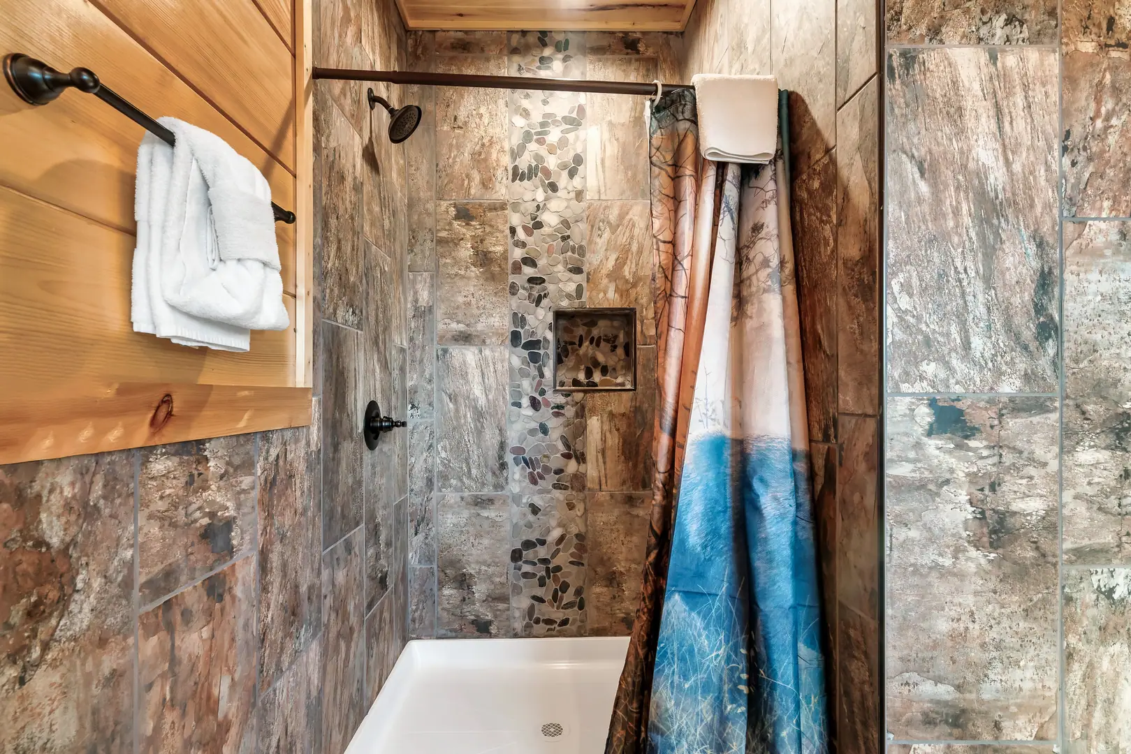 Cabin with beautiful views of the Smokies 6BR/8BA