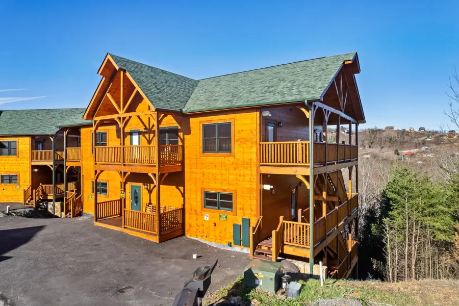 Cabin with beautiful views of the Smokies 6BR/8BA