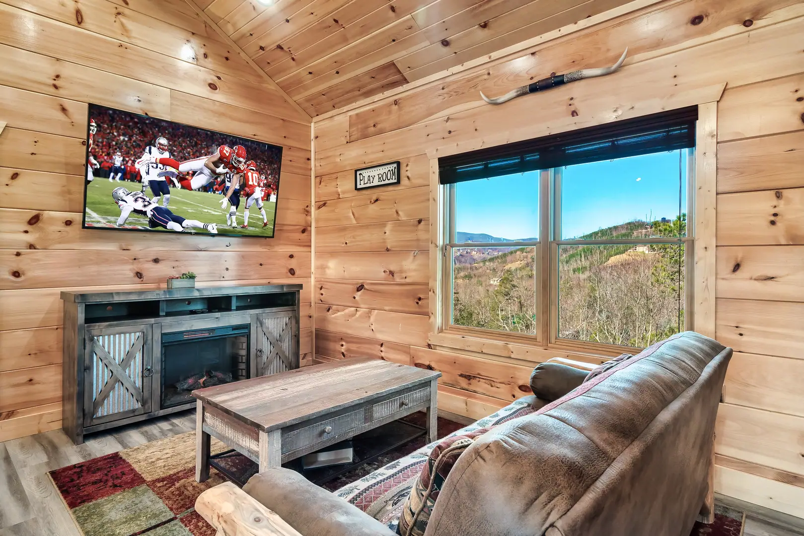 Cabin with beautiful views of the Smokies 6BR/8BA