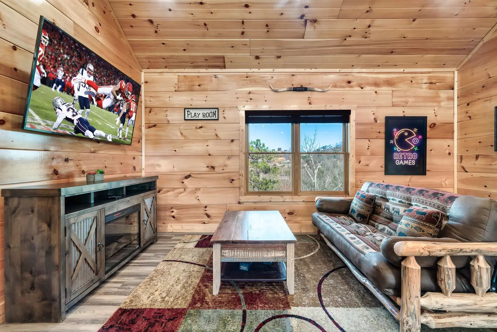 Cabin with beautiful views of the Smokies 6BR/8BA