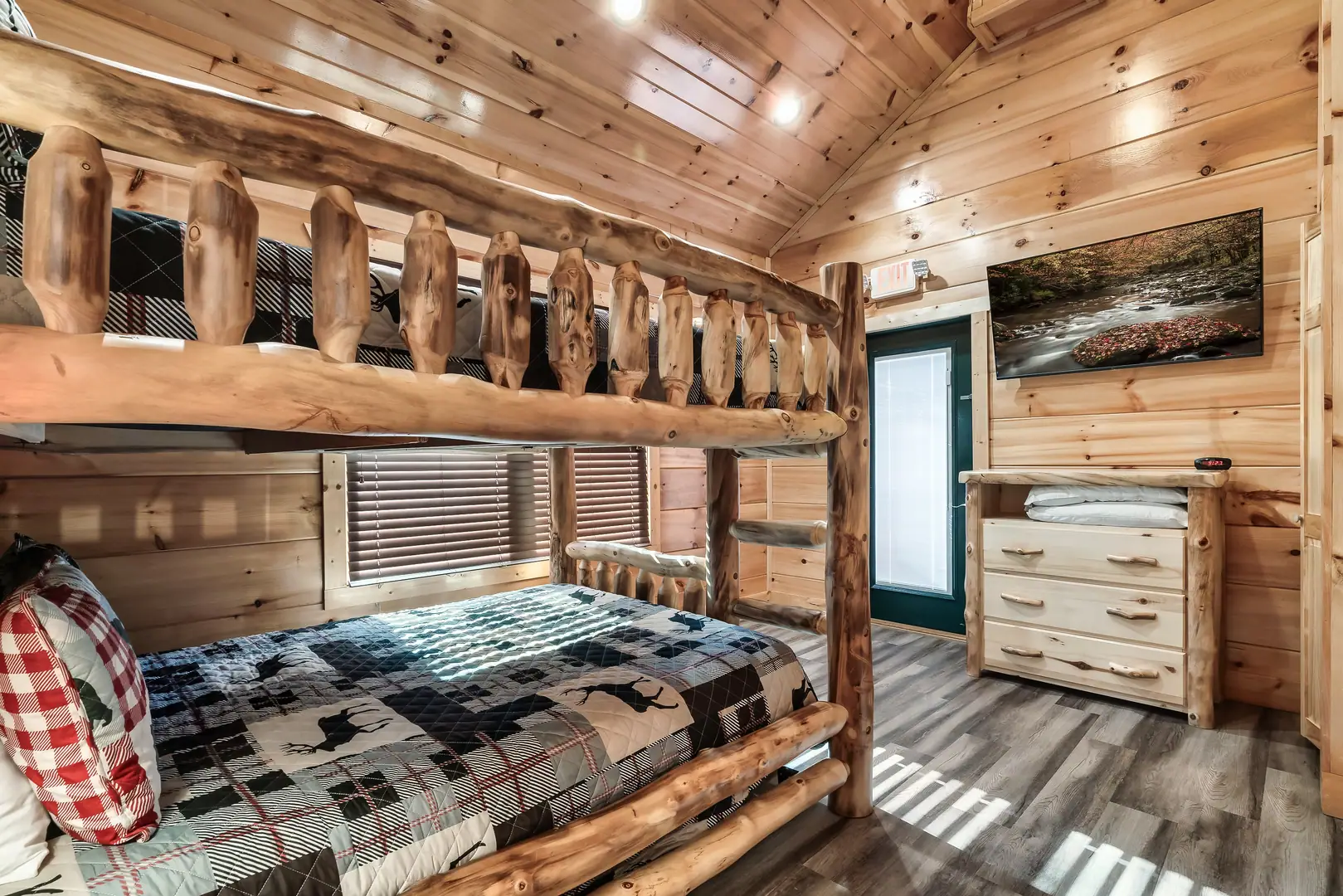 Cabin with beautiful views of the Smokies 6BR/8BA