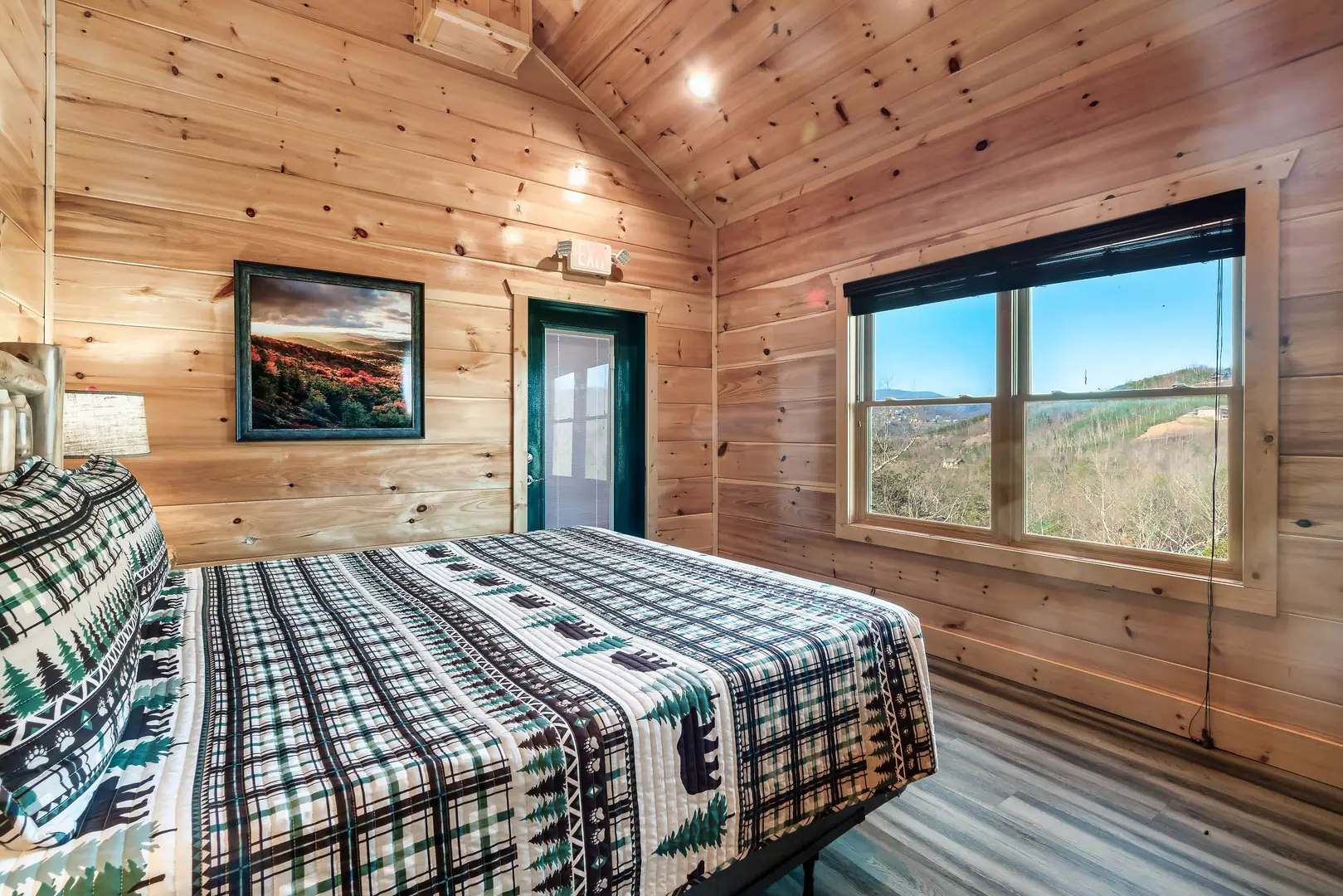 Cabin with beautiful views of the Smokies 6BR/8BA