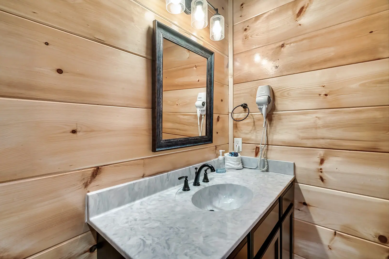 Cabin with beautiful views of the Smokies 6BR/8BA