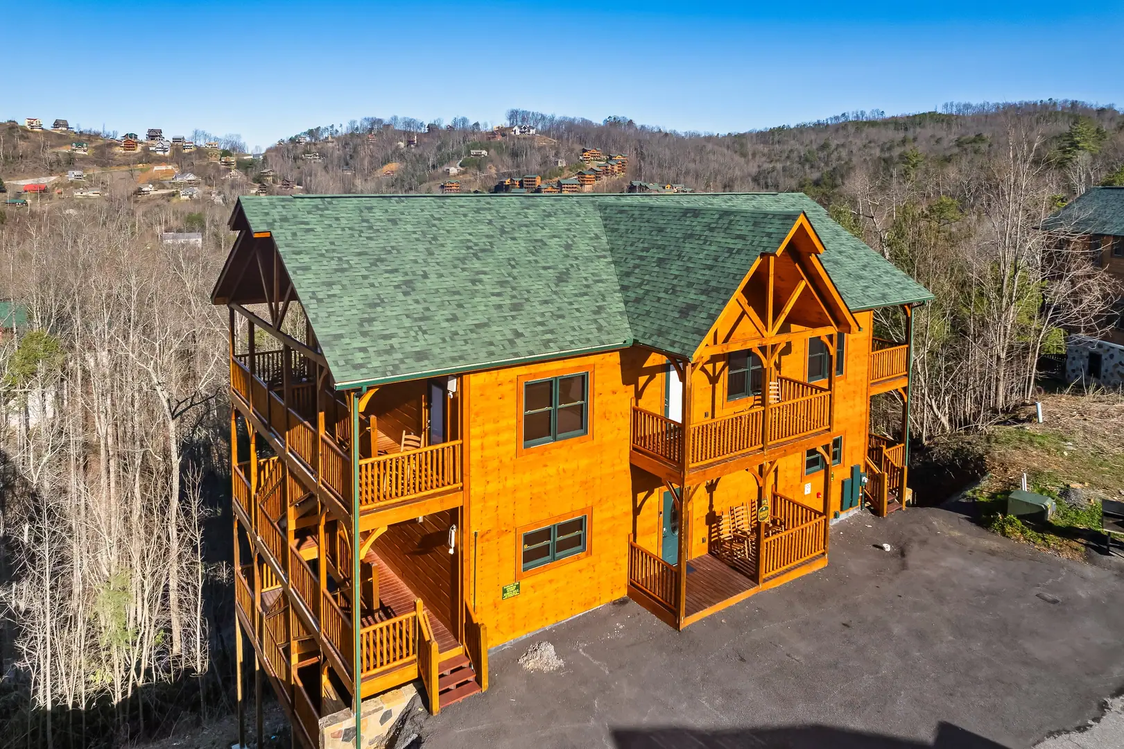 Cabin with beautiful views of the Smokies 6BR/8BA