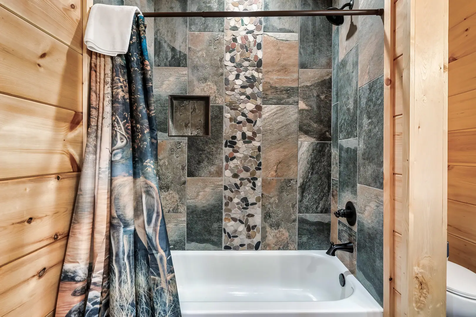 Cabin with beautiful views of the Smokies 6BR/8BA