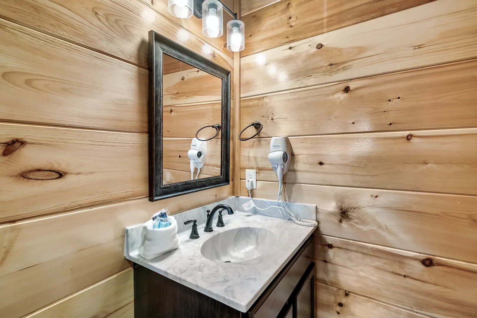 Cabin with beautiful views of the Smokies 6BR/8BA