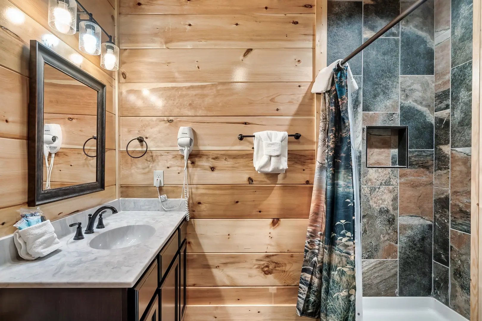 Cabin with beautiful views of the Smokies 6BR/8BA