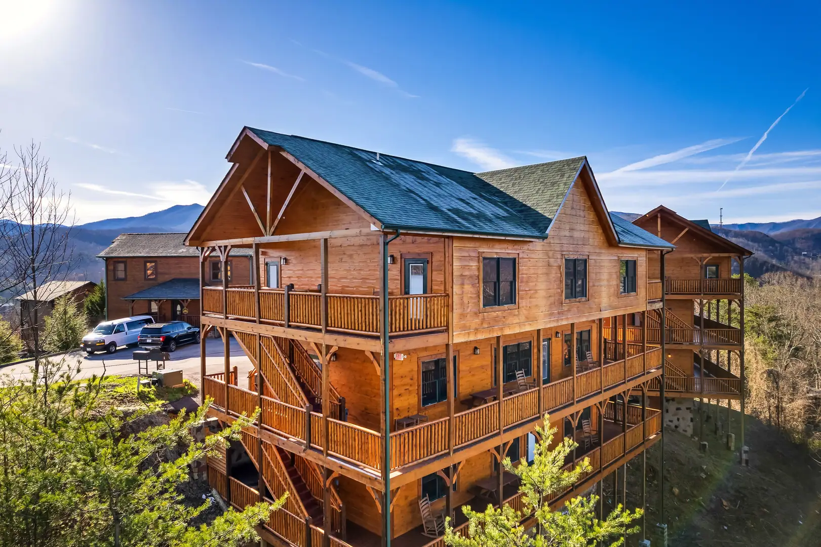 Cabin with beautiful views of the Smokies 6BR/8BA