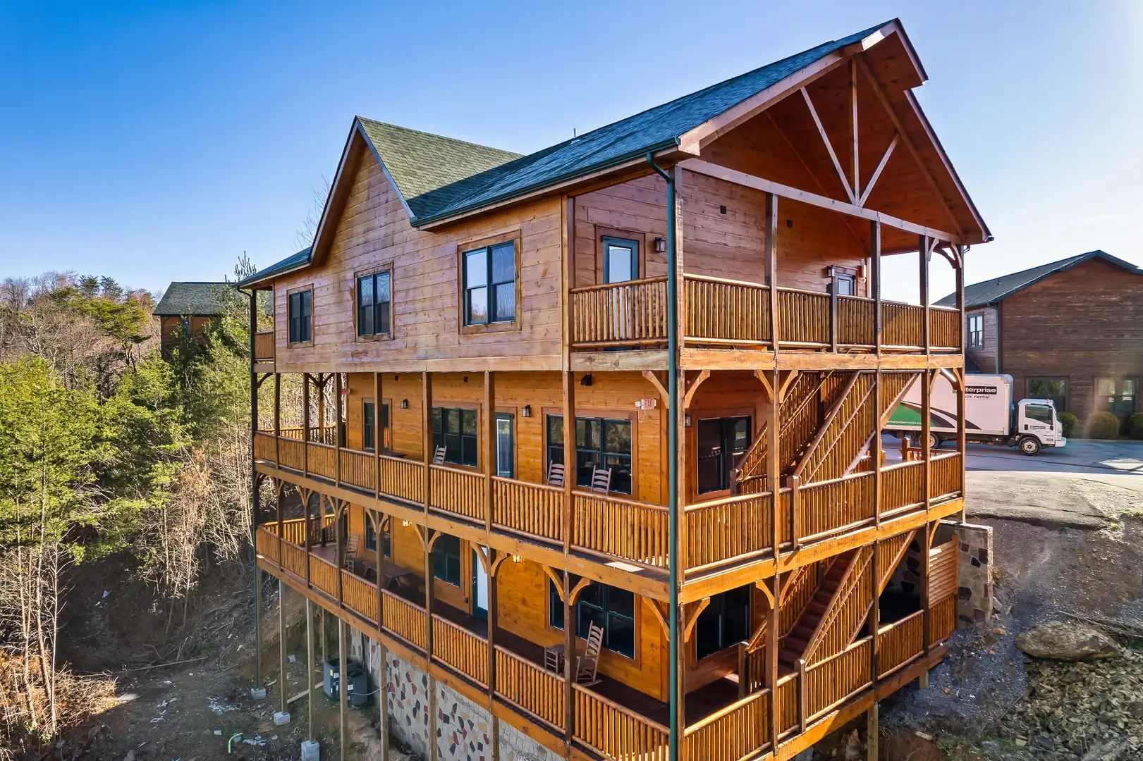 Cabin with beautiful views of the Smokies 6BR/8BA