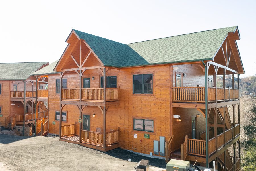 Cabin with beautiful views of the Smokies 6BR/8BA